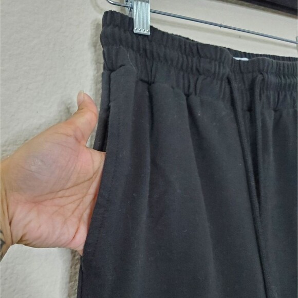 3 Piece Black Refuge Set - Crop Hoodie, Sports Bra, and Pants - Picture 10 of 13